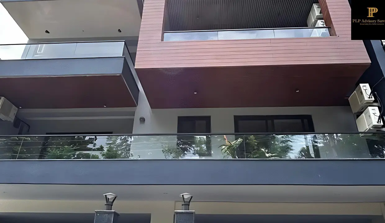 300 sqyds 4BHk Builder Floor for sale in DLF Phase-2 Gurgaon