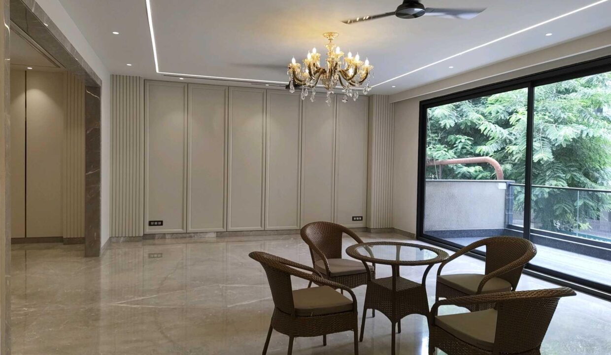 1000 Sq Yards Luxury 5BHK Builder Floor in DLF Phase 2 L Block Gurgaon | Private Lift & Premium Home