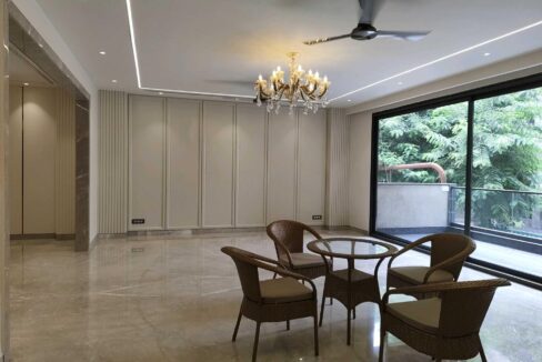 Luxury 5BHK builder floor in DLF Phase 2 L Block Gurgaon on 1000 square yards plot with private lift