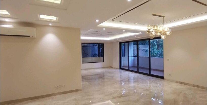 Luxury 4BHK builder floor in DLF Phase 4 Gurgaon, 540 sq yards upper ground floor near Galleria Market