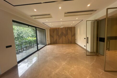 Luxury 4BHK corner builder floor in DLF Phase 1 Gurgaon, 500 sq yards property near Qutub Plaza Market