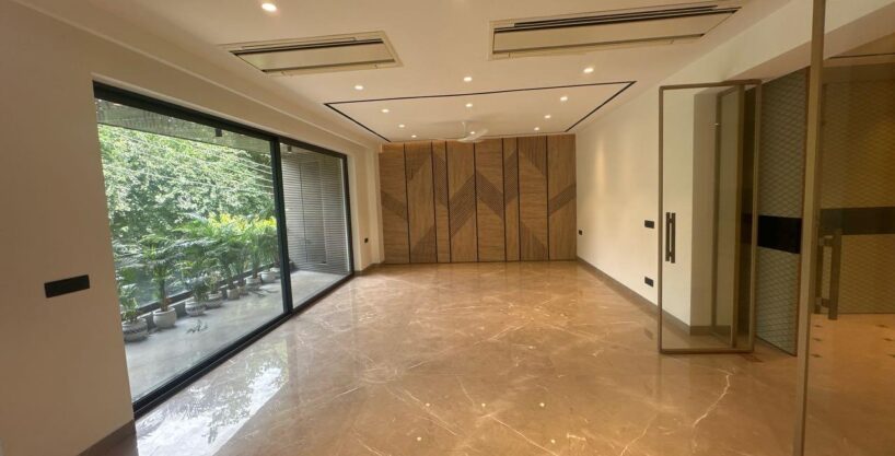 Luxury 4BHK corner builder floor in DLF Phase 1 Gurgaon, 500 sq yards property near Qutub Plaza Market