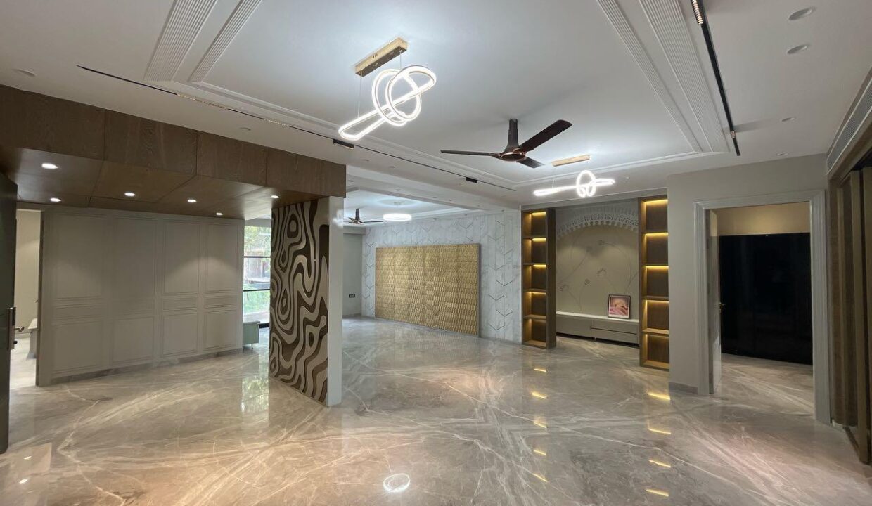 Luxury 4BHK Builder Floor for Sale in Malibu Towne Gurgaon – 500 Sq Yards