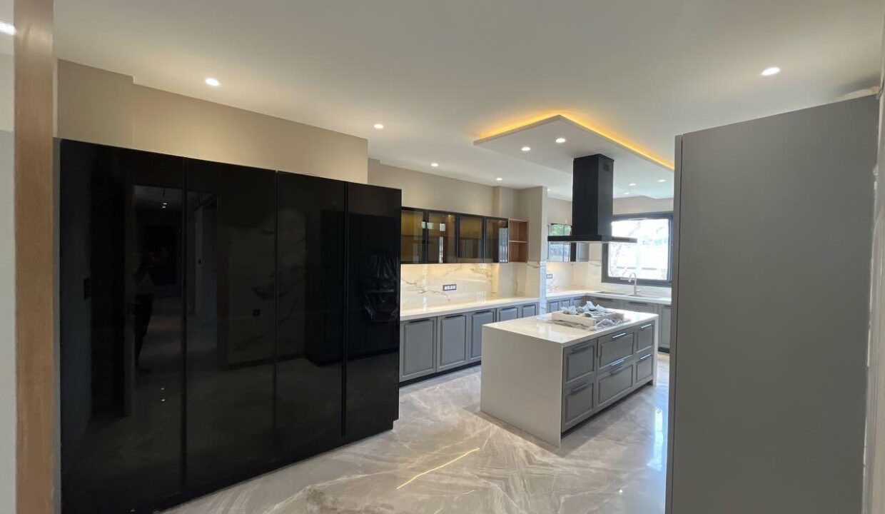 Luxury 4BHK Builder Floor for Sale in Malibu Towne Gurgaon – 500 Sq Yards