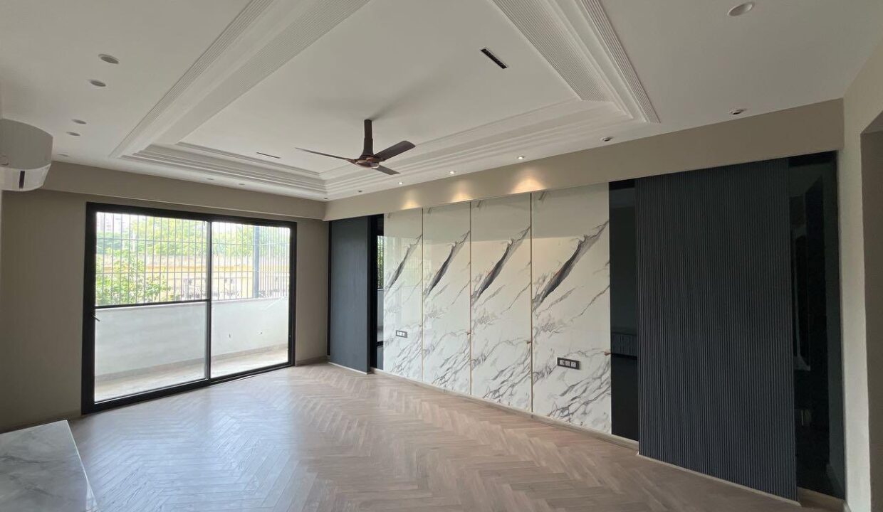 Luxury 4BHK Builder Floor for Sale in Malibu Towne Gurgaon – 500 Sq Yards