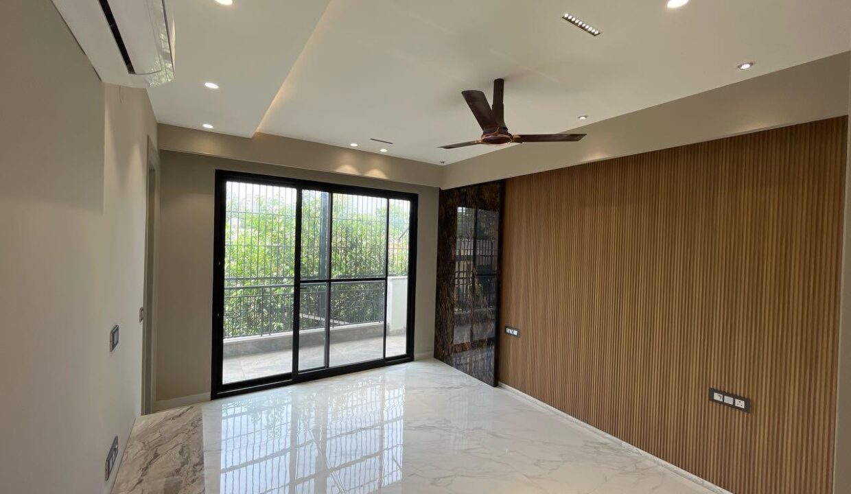 Luxury 4BHK Builder Floor for Sale in Malibu Towne Gurgaon – 500 Sq Yards