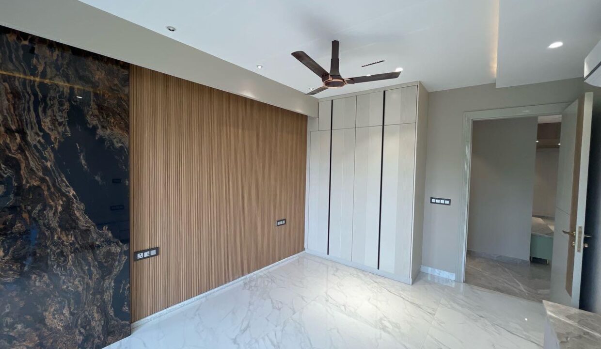 Luxury 4BHK Builder Floor for Sale in Malibu Towne Gurgaon – 500 Sq Yards