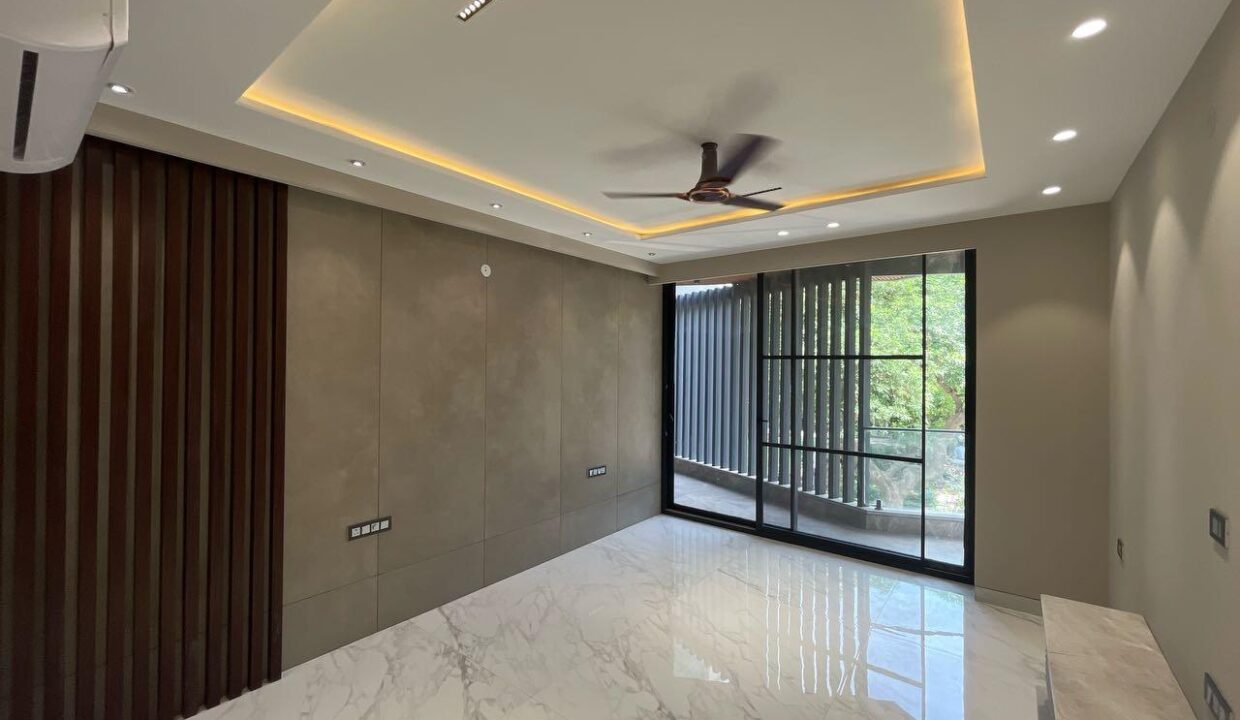 Luxury 4BHK Builder Floor for Sale in Malibu Towne Gurgaon – 500 Sq Yards